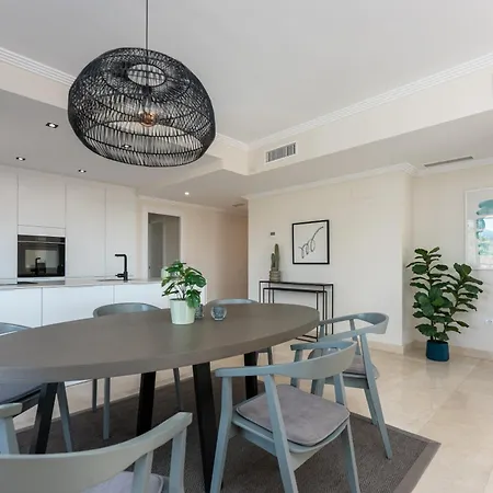 Apartmán Stunning 3br Penthouse With Sea Views Estepona