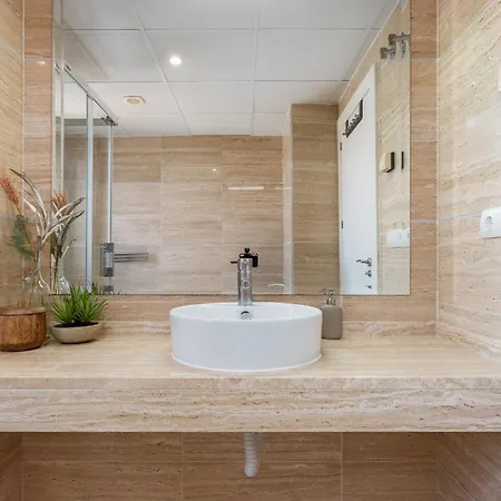 Stunning 3br Penthouse With Sea Views *