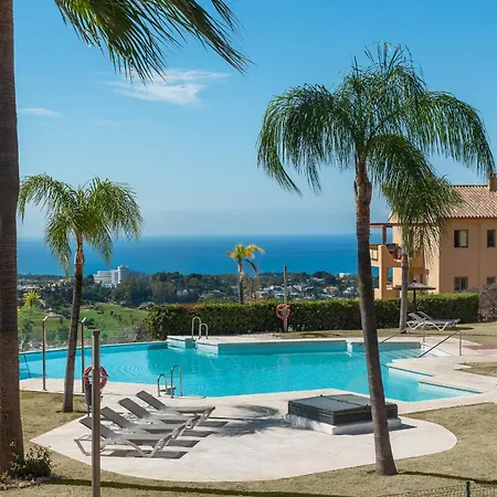 Apartmán Stunning 3br Penthouse With Sea Views Estepona
