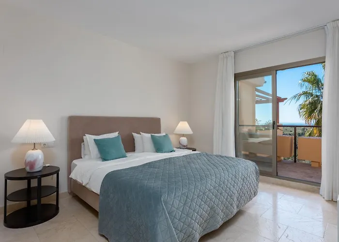 Stunning 3-bedroom Seaview Penthouse Estepona
